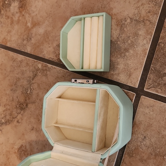 Wolf Heritage Octogon Jewelry Box - Picture 3 of 5